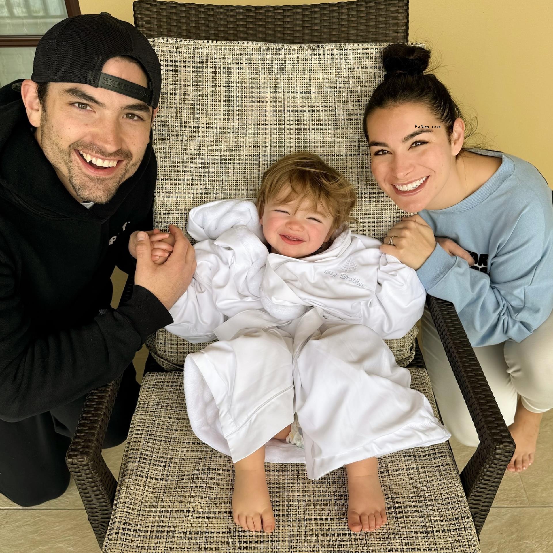 Ashley Iaco<i></i>netti and Jared Haibon pose with their son Dawson
