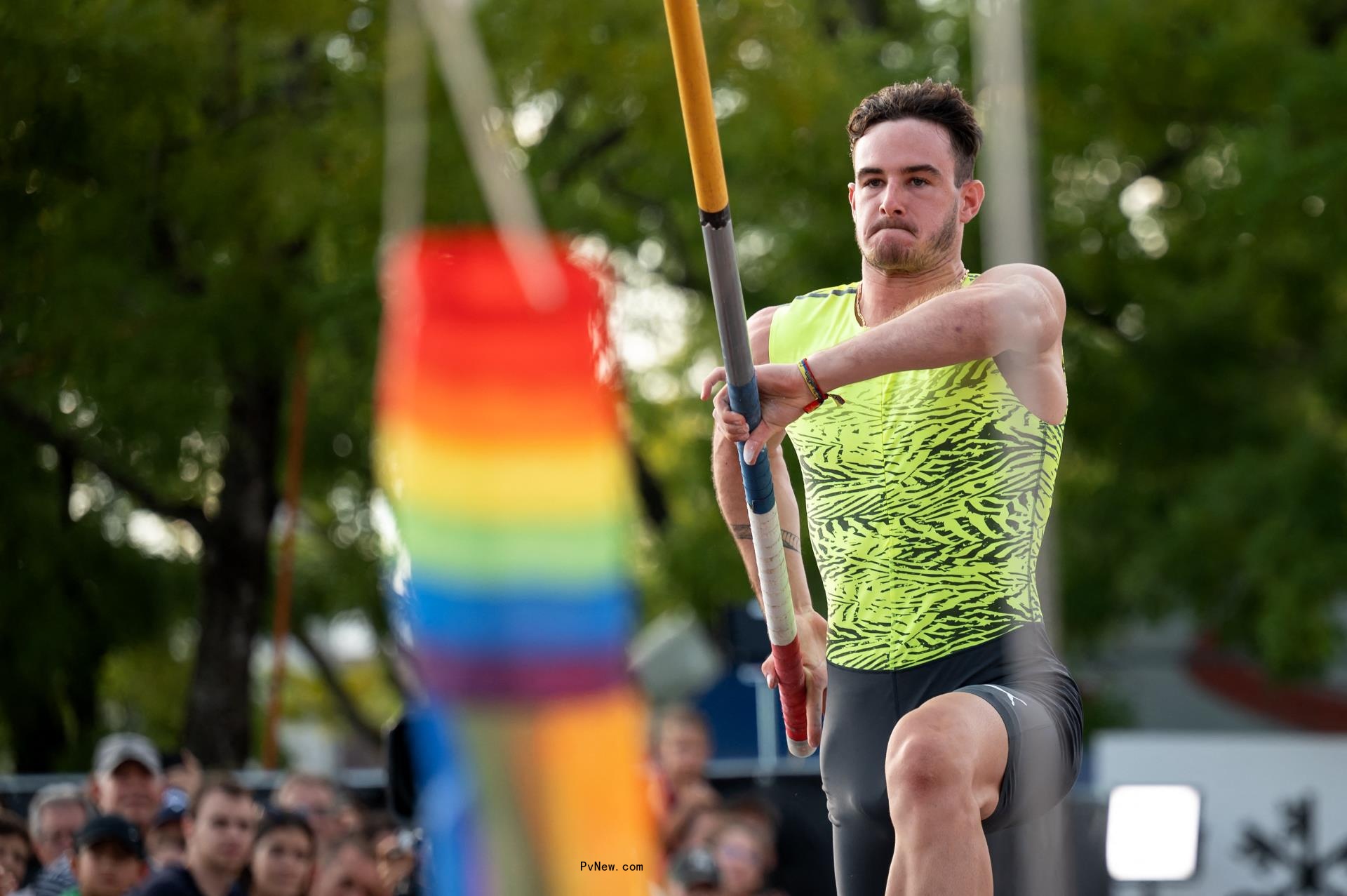France's Anthony Ammirati competes in the men's pole vault city event during the Diamond League athletics meeting Athletissima in Lausanne on August 25, 2022.