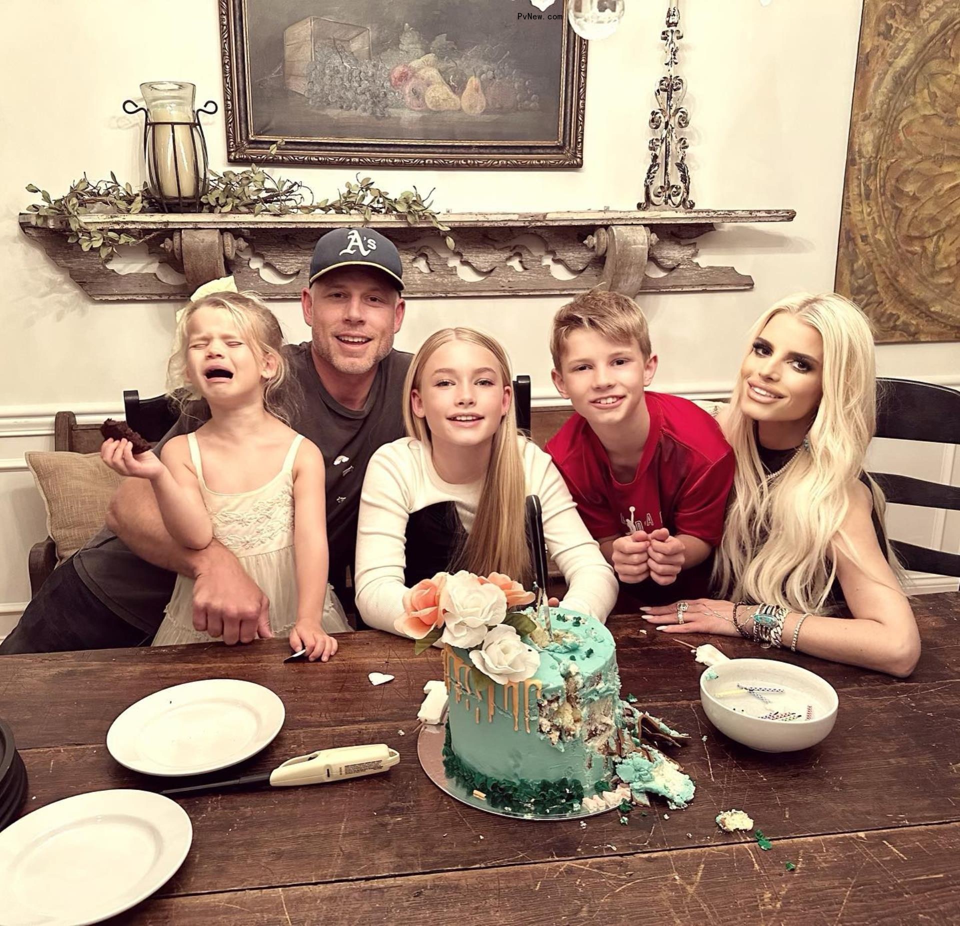 Jessica Simpson and Eric Johnson with their kids