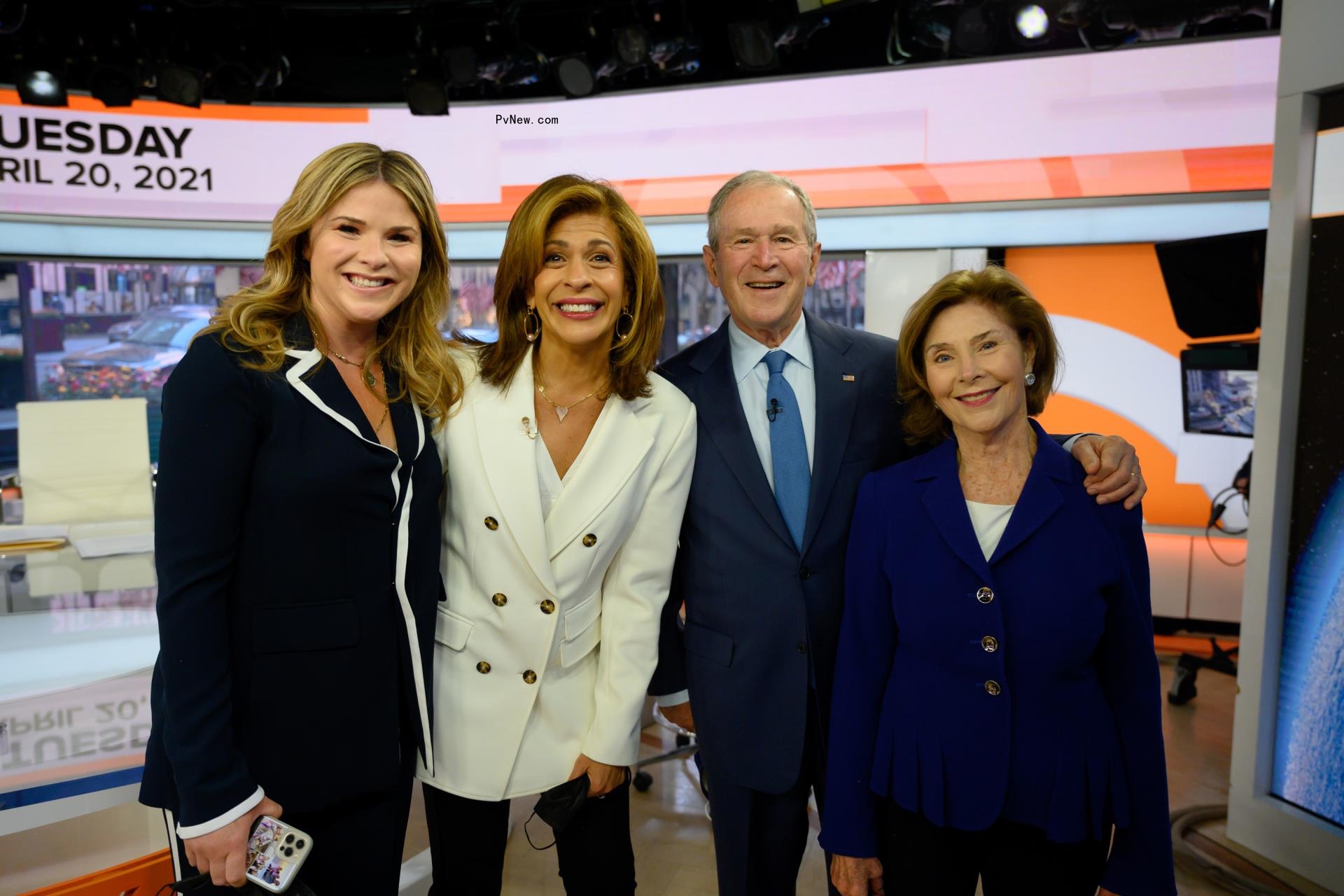 Hoda Kotb, Jenna Bush Hager, George W Bush and Laura Bush posing together on the 