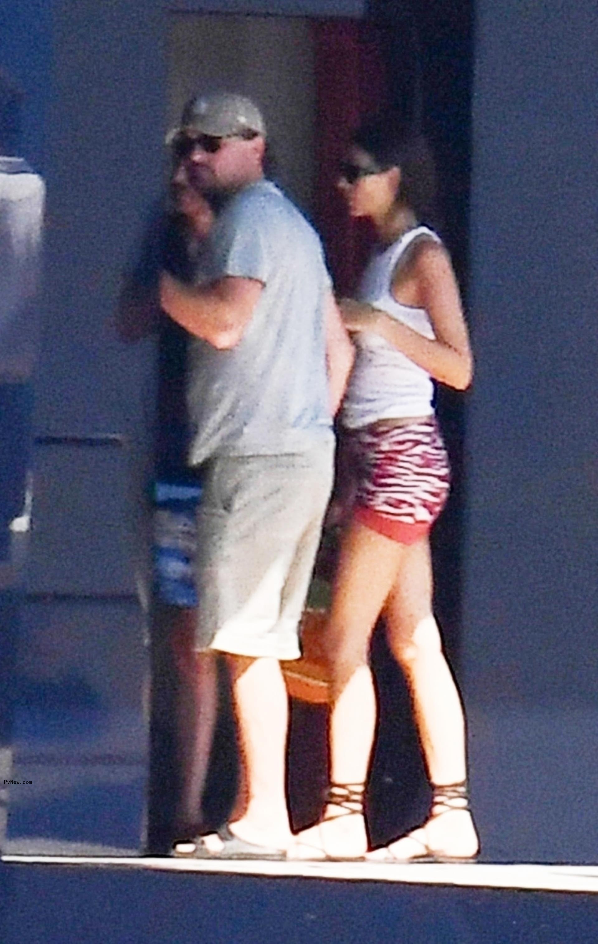 Leo<i></i>nardo DiCaprio and Vittoria Ceretti.