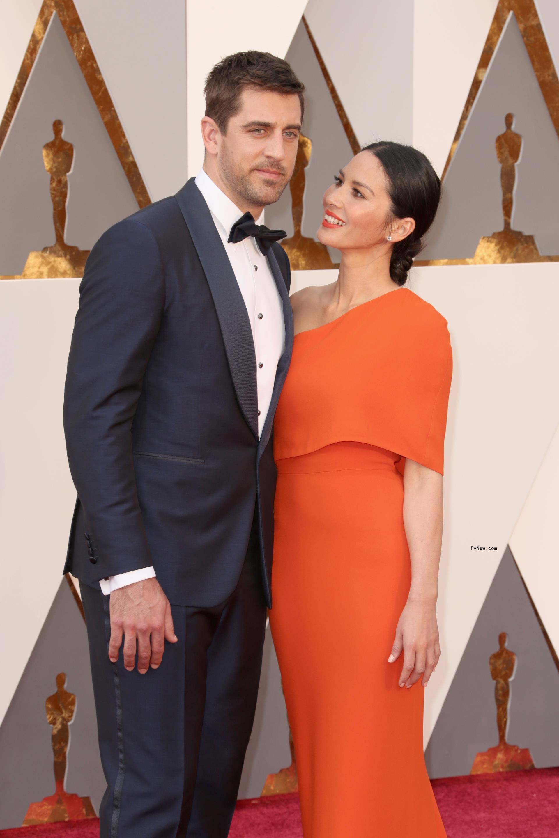 Olivia Munn and Aaron Rodgers in 2016. 