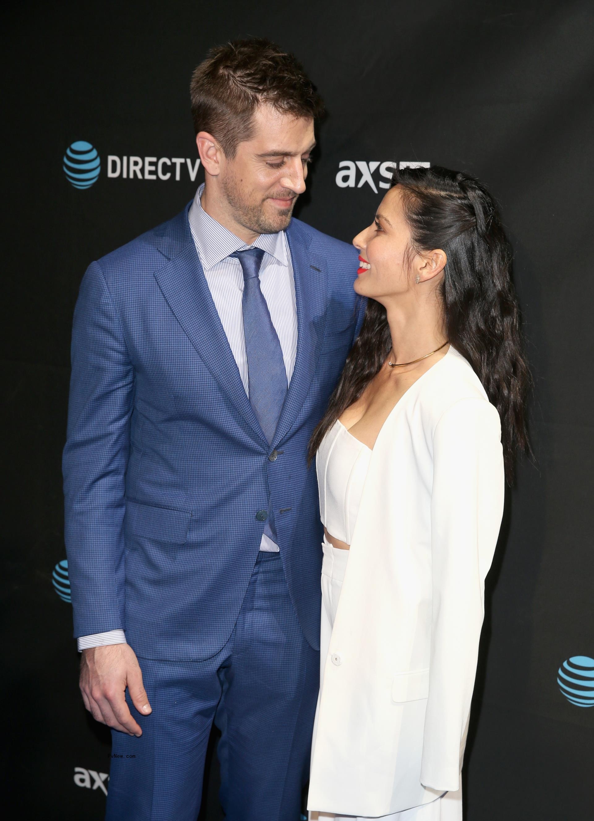 Olivia Munn and Aaron Rodgers in 2016. 