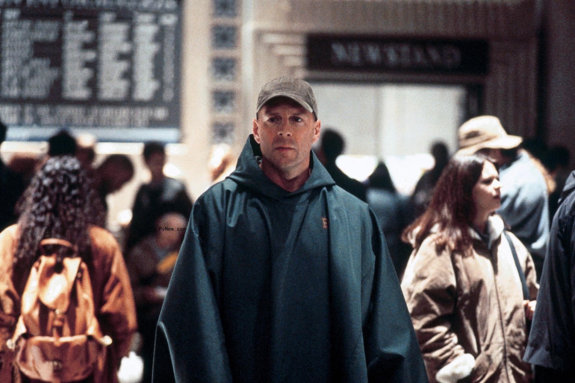 M. Night Shyamalan Says Studio Was ‘Too Scared’ to Market ‘Unbreakable’ as a Comic Book Film in 2000 Because ‘No One Will Go See a Movie a<i></i>bout a Comic Book’