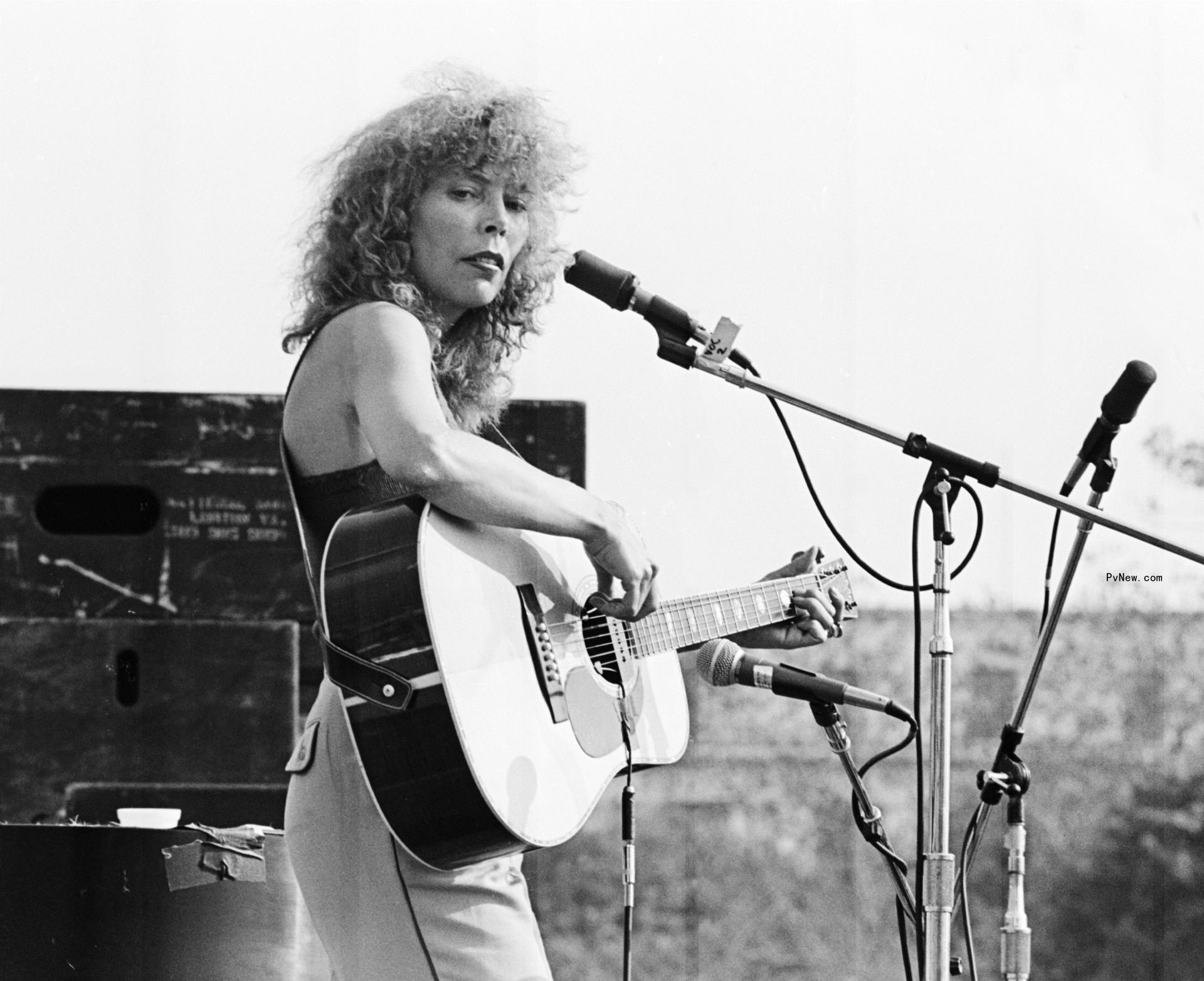 Joni Mitchell’s Jazzy Late ’70s Career to Be Explored Via Outtakes and Live Tracks in ‘Archives, Vol. 4’