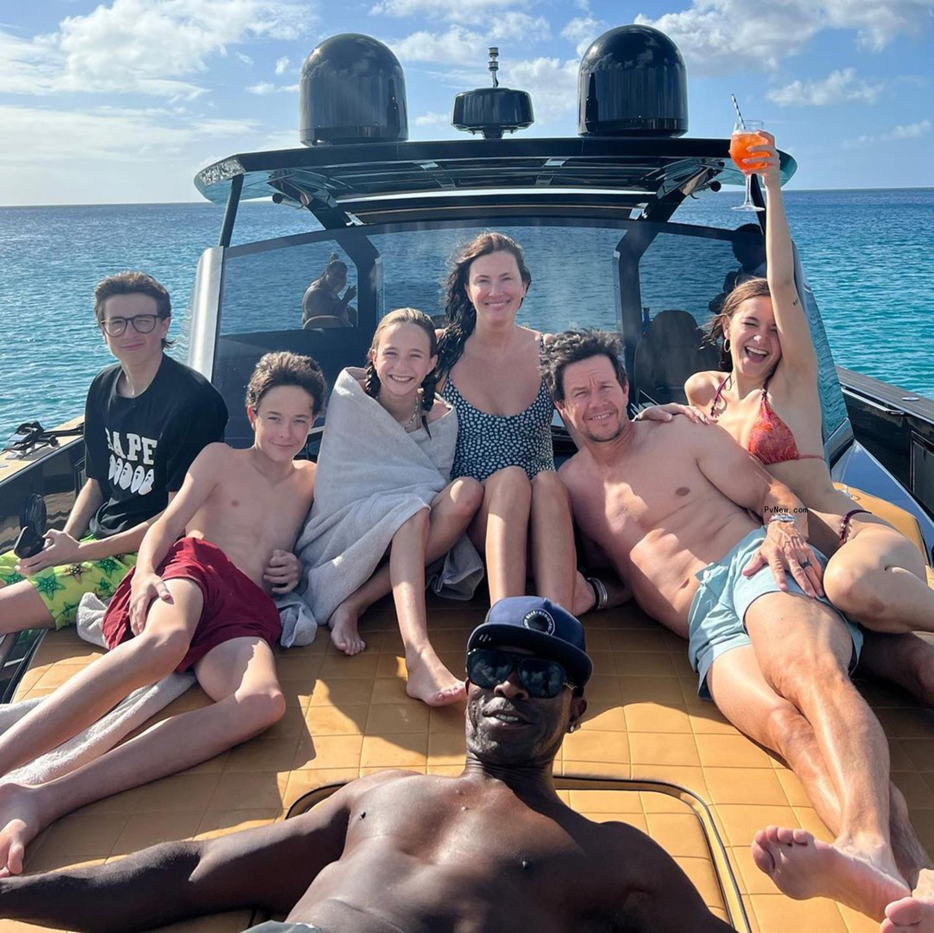 Mark Wahlberg, Rhea Durham and four kids in an Instagram boat pic