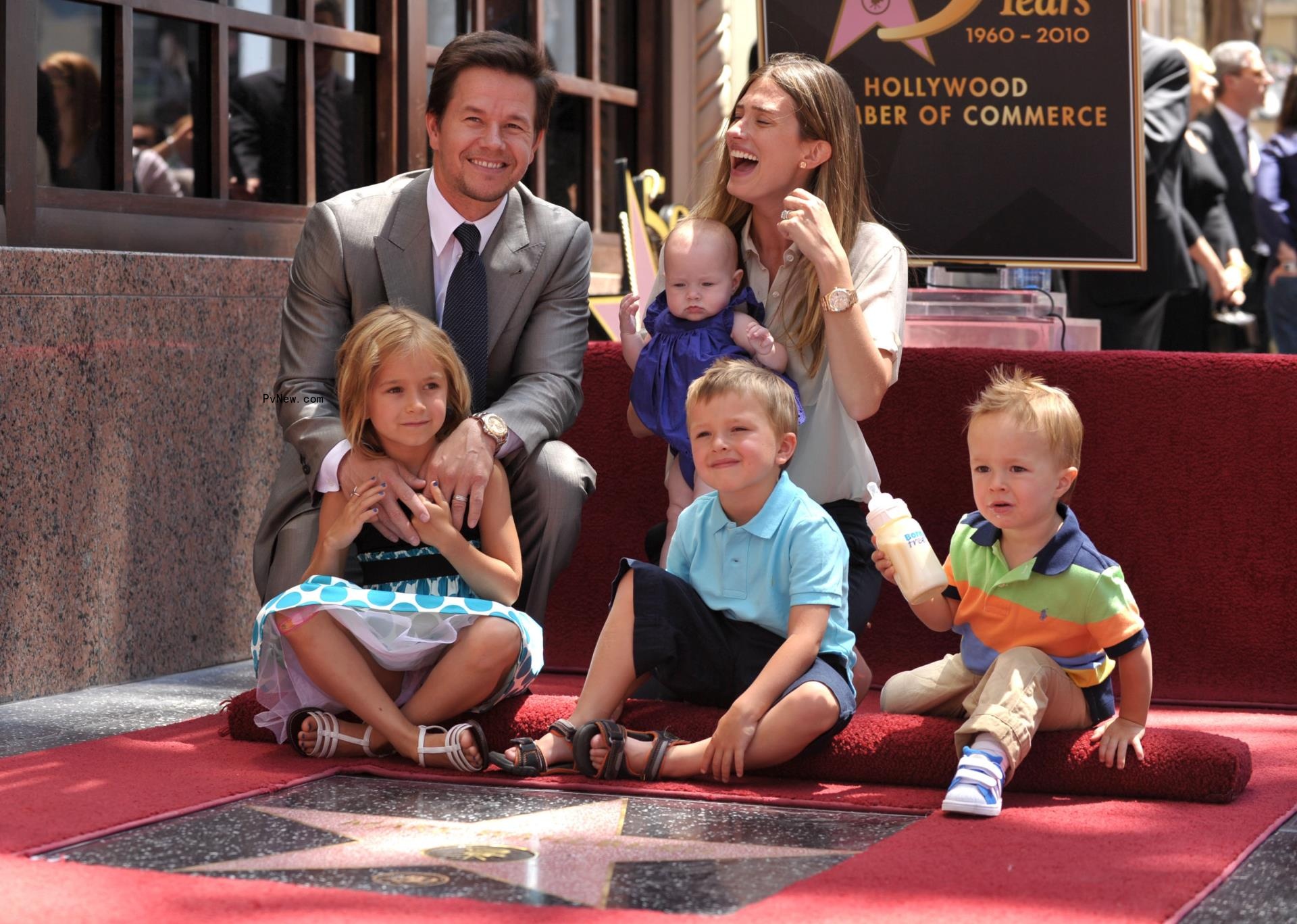 Mark Wahlberg, Rhea Durham with four kids at July 2010 Hollywood Walk of Fame ceremony