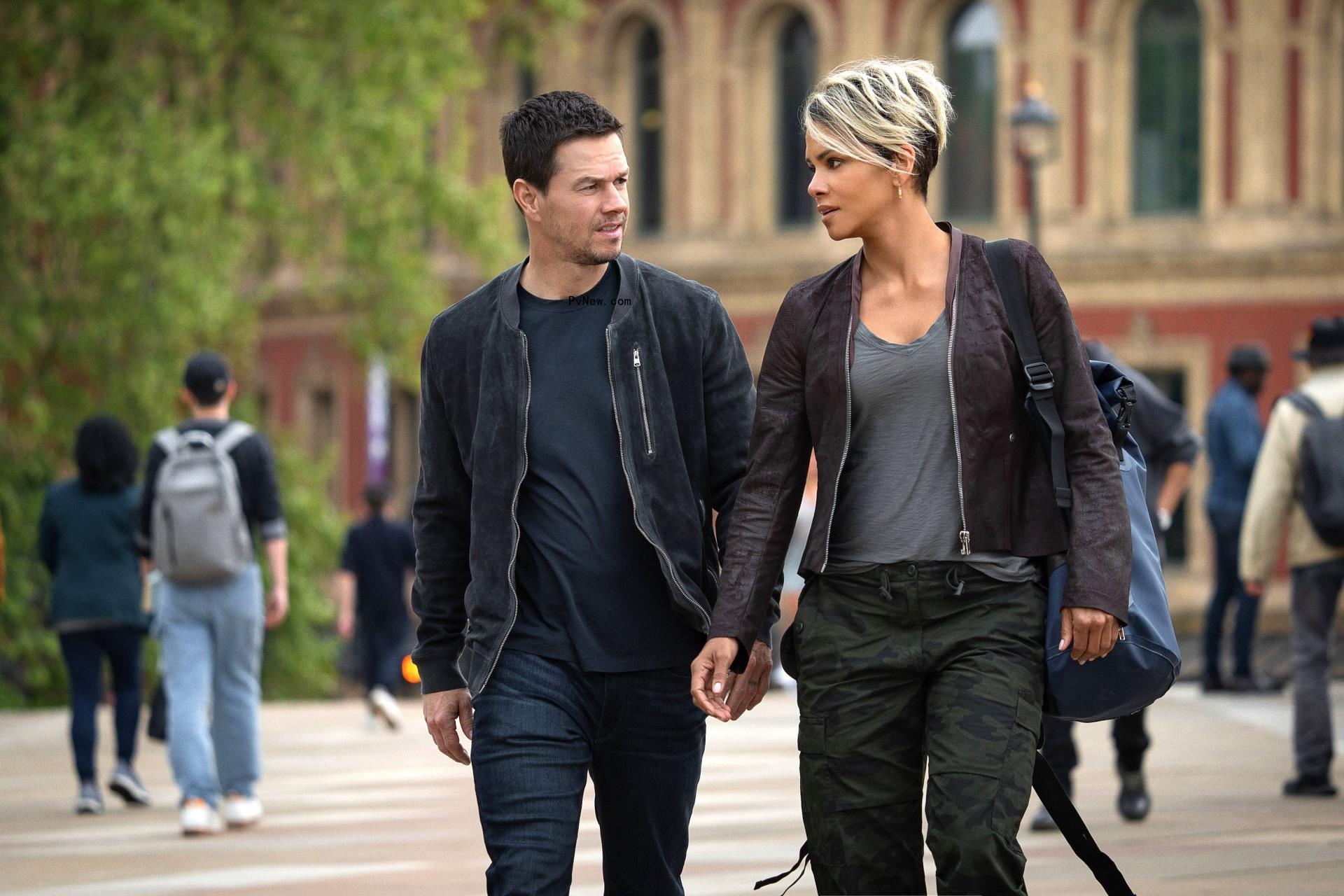 Mark Wahlberg and Halle Berry in 