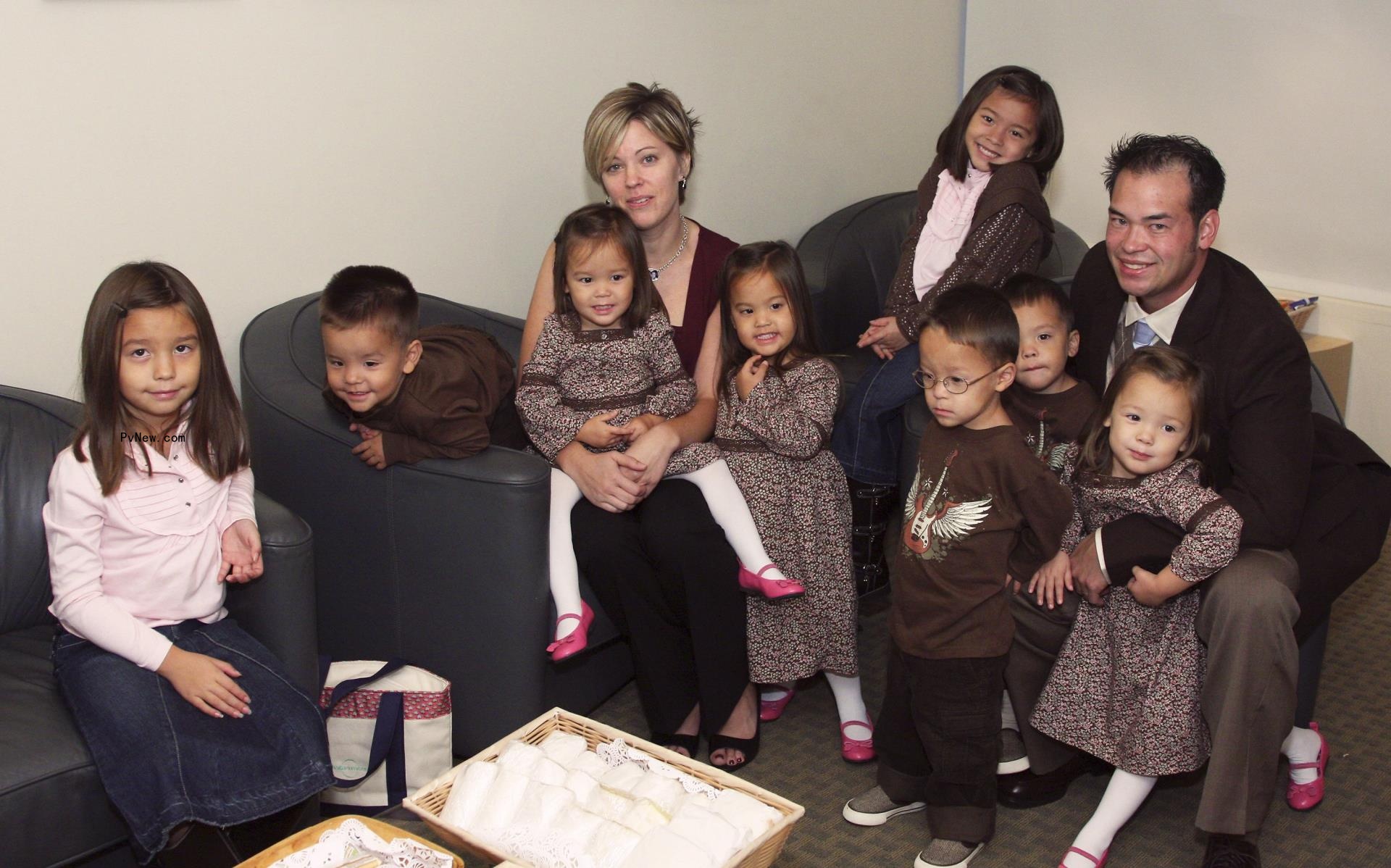 Jon Gosselin, Kate Gosselin and kids in October 2007 