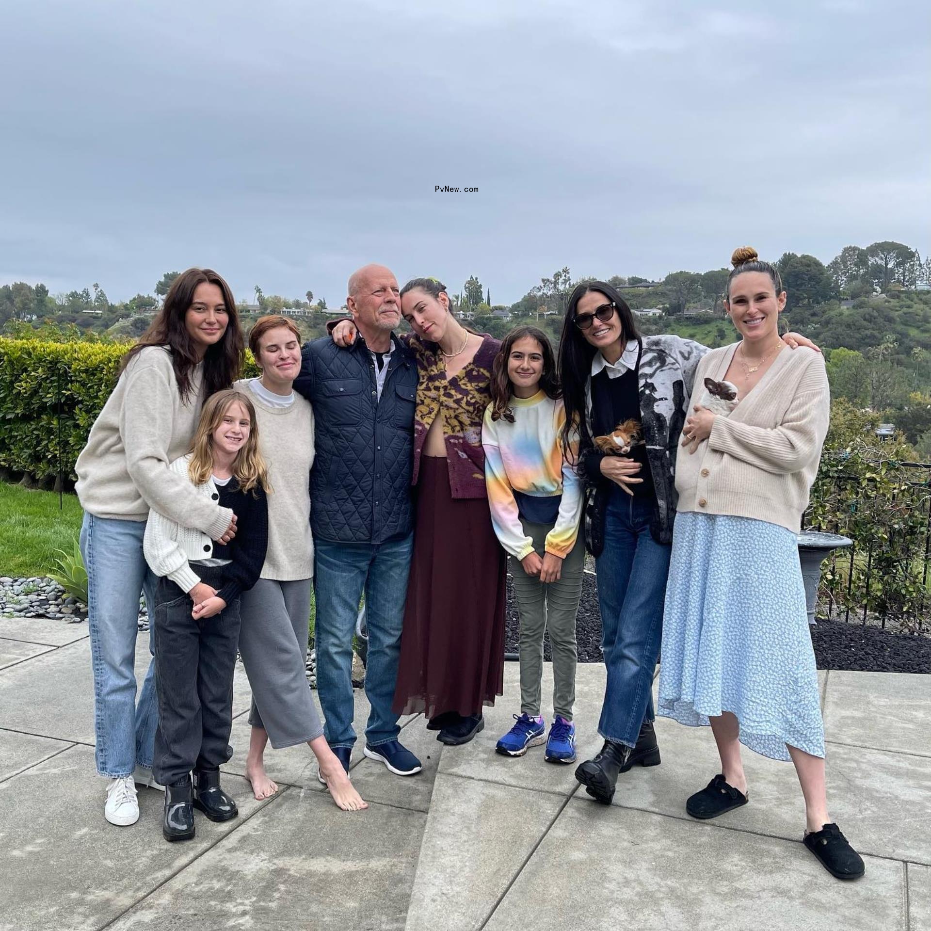 Rumer Willis, Tallulah Willis and Scout Willis with Bruce Willis, Demi Moore, Emma Heming, Mabel Willis and Evelyn Willis. 