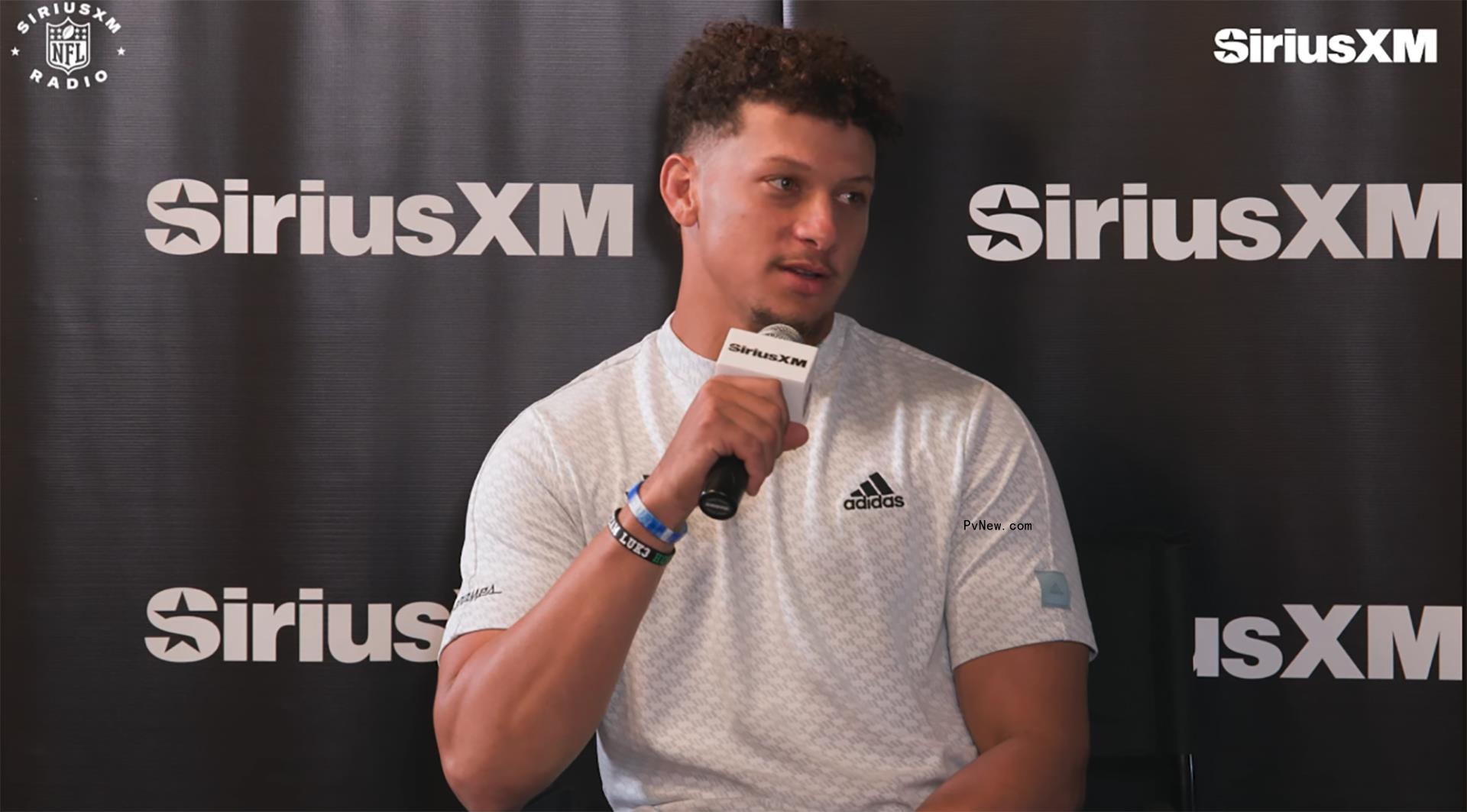 Patrick Mahomes talking 