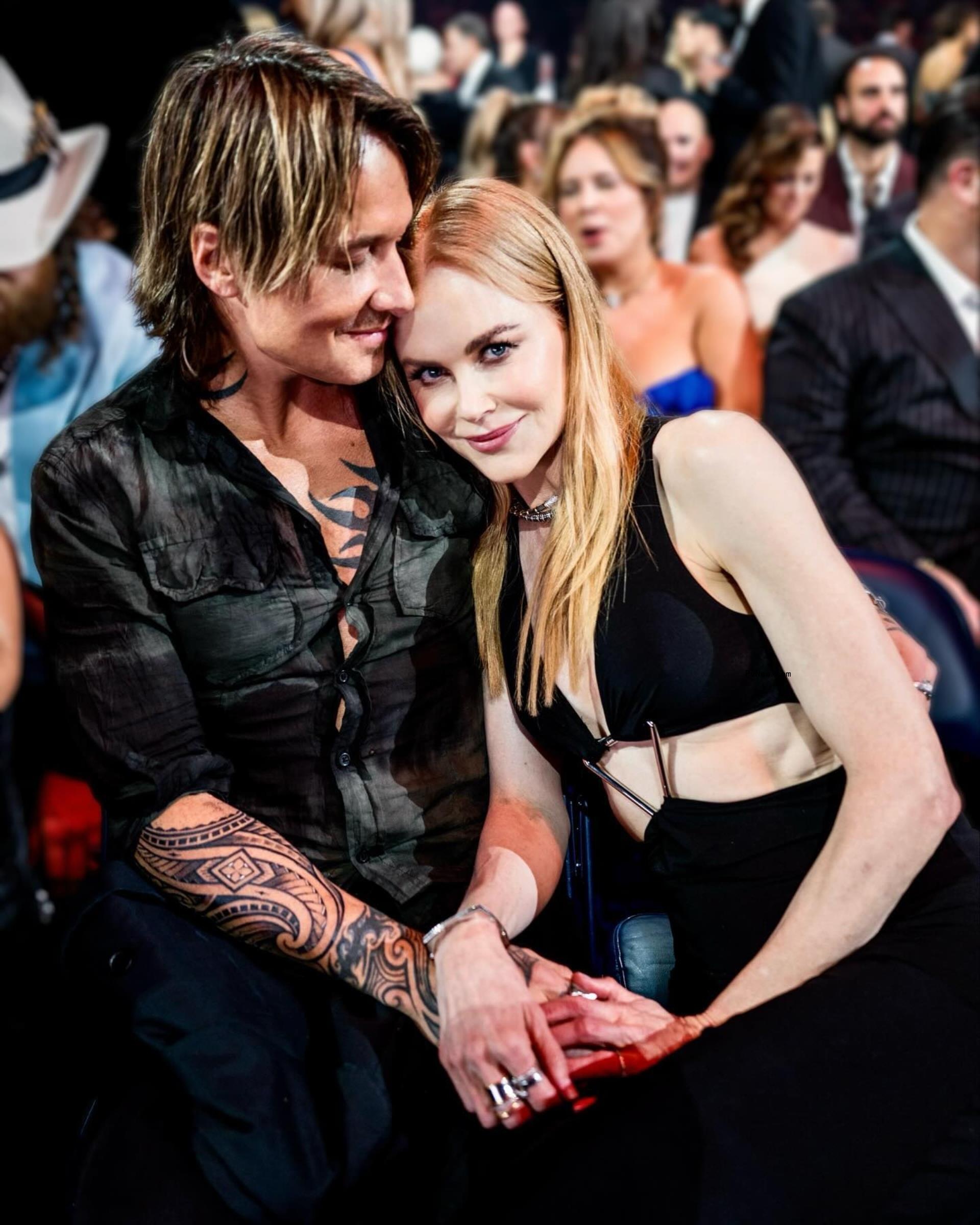 keith urban kissing nicole kidman on the head