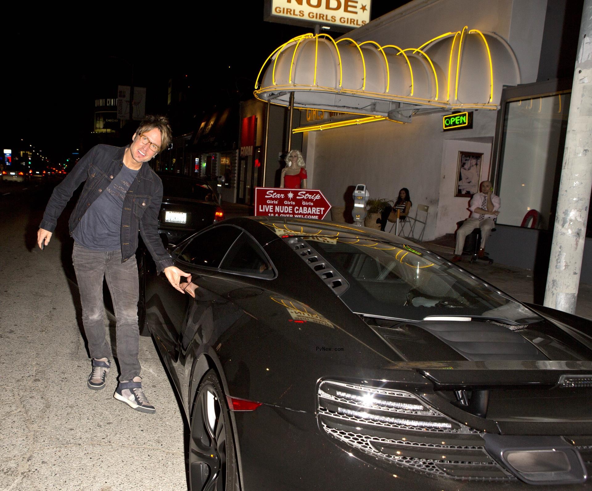 keith urban gets into a mclaren