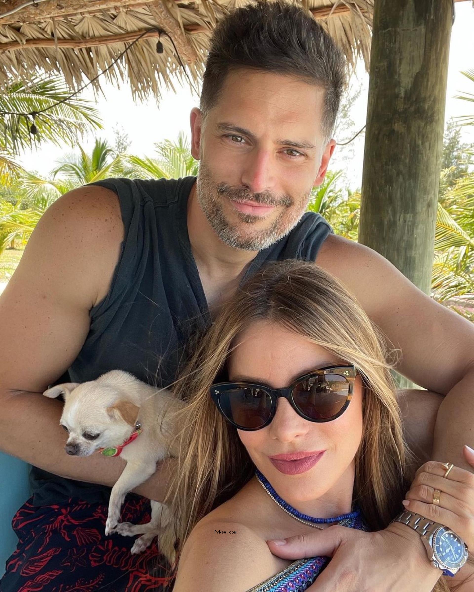 Joe Manganiello and Sofia Vergara posing for a selfie with their dog