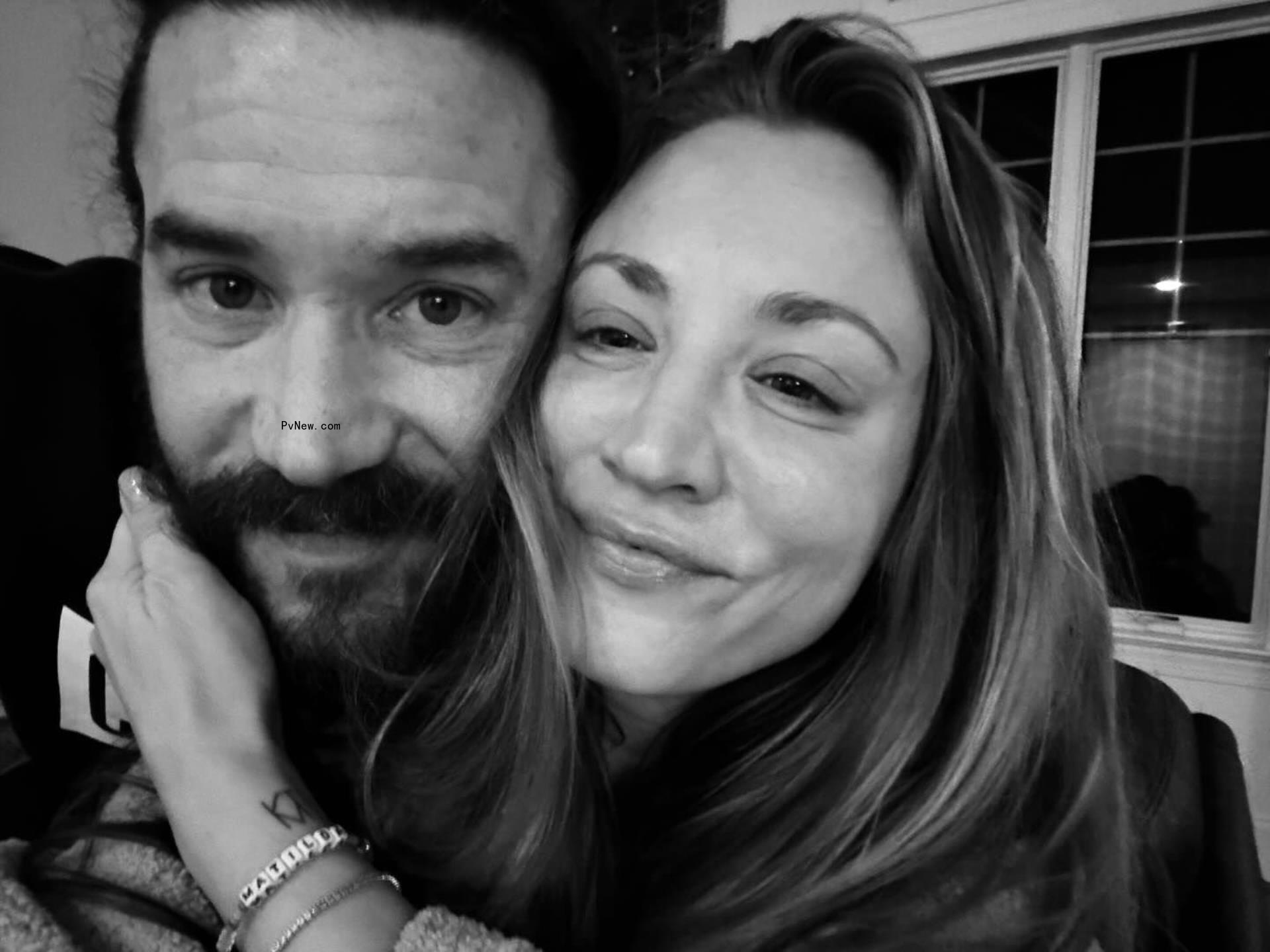 kaley cuoco and tom pelphrey selfie