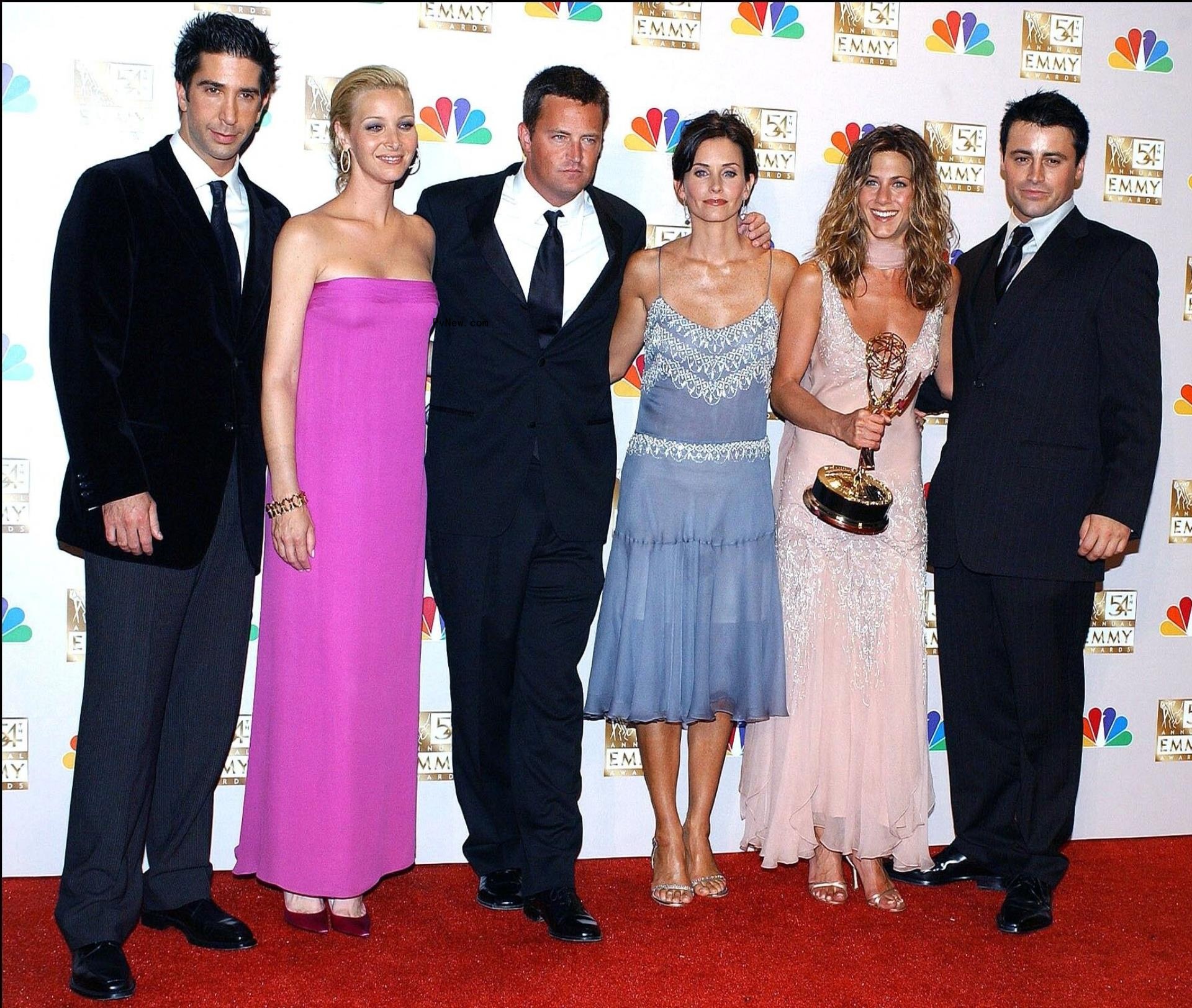 David Schwimmer, LisaKudrow, Matthew Perry, Courteney Cox Arquette, Jennifer Aniston and Matt Leblanc attend the 54th Annual Emmy Awards.