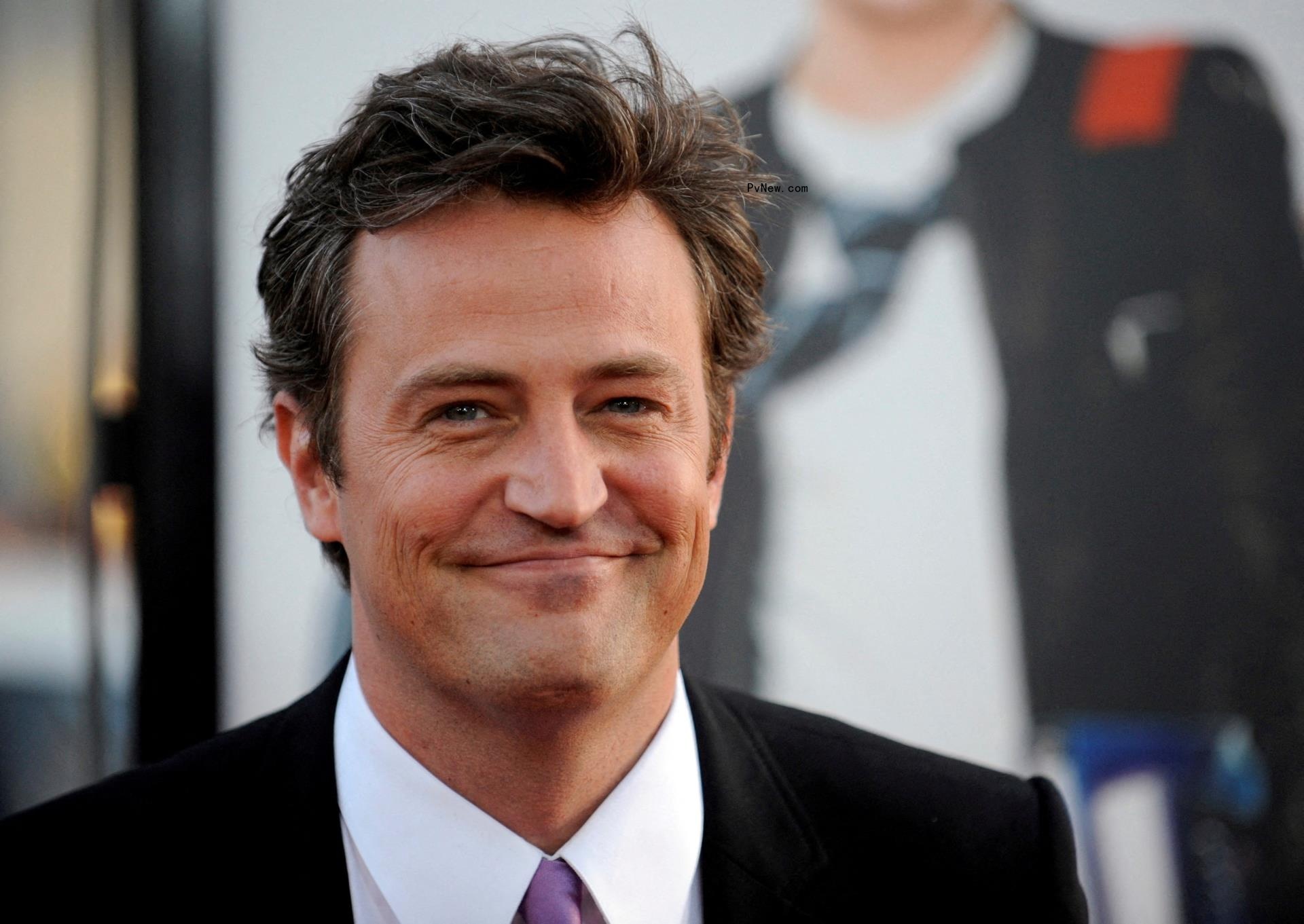 Matthew Perry at a red carpet premiere