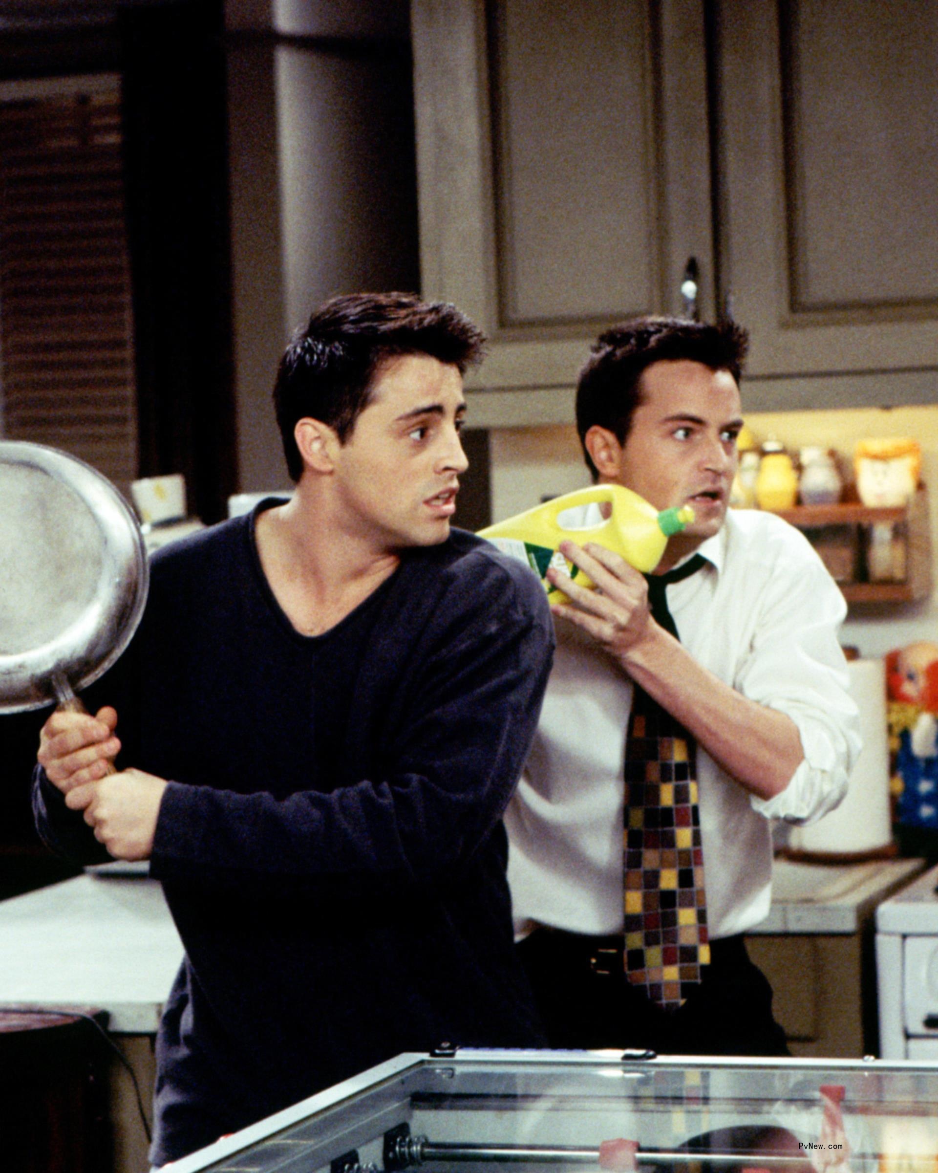 matthew perry and matt leblanc as chandler and joey, respectively, on 