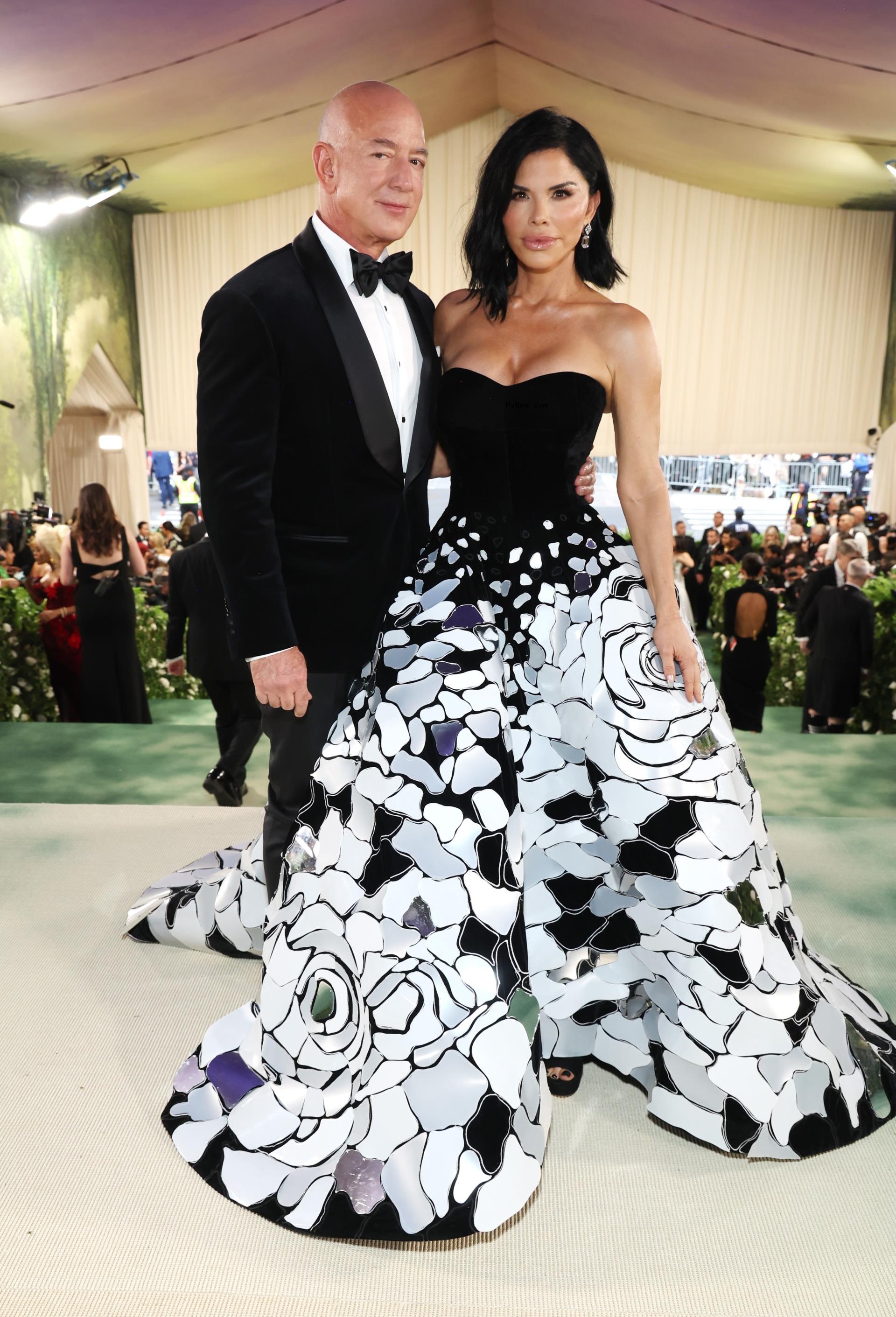 Jeff Bezos and Lauren Sánchez at May 2024 Met Gala