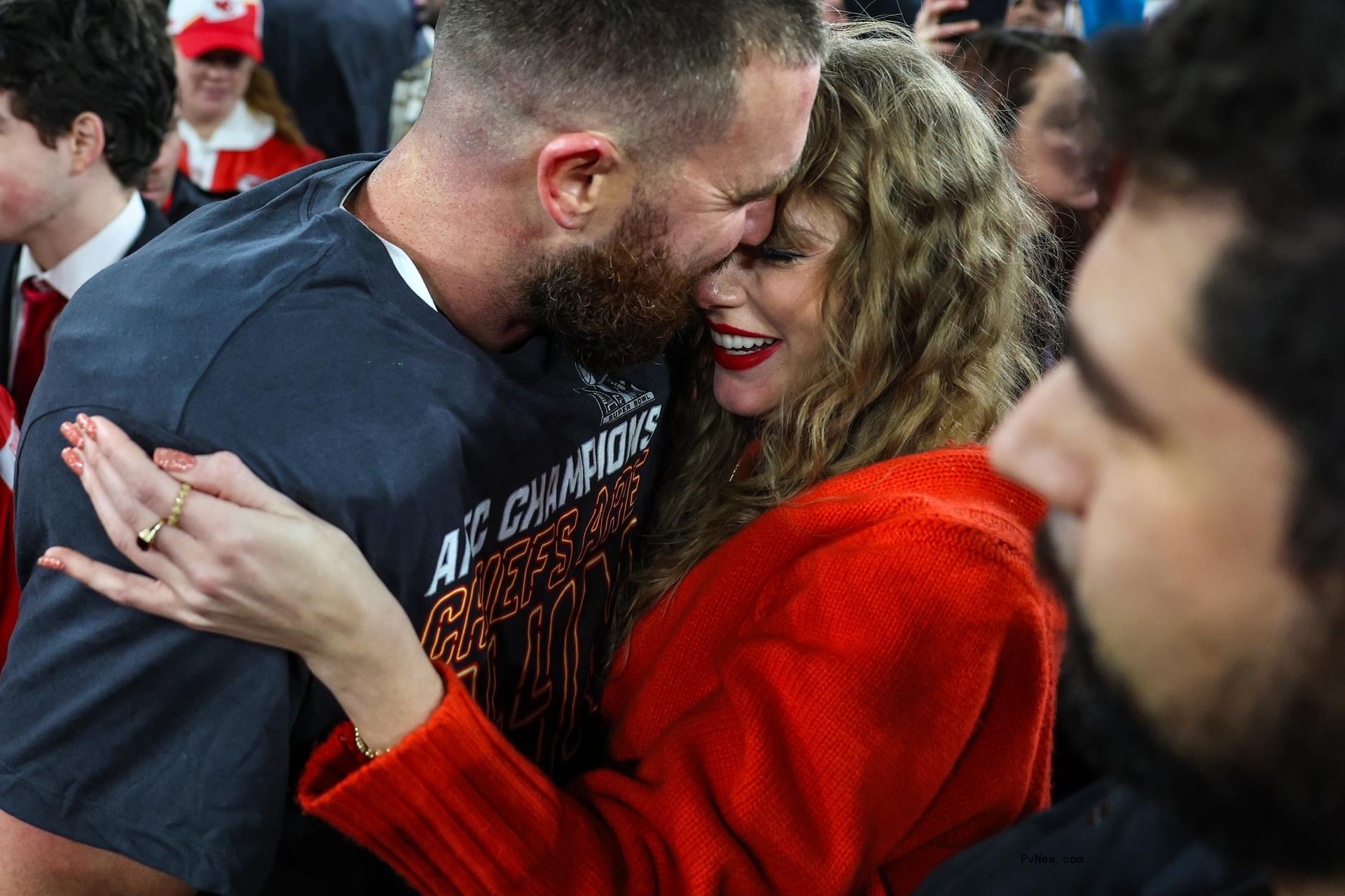 Travis Kelce and Taylor Swift PDA