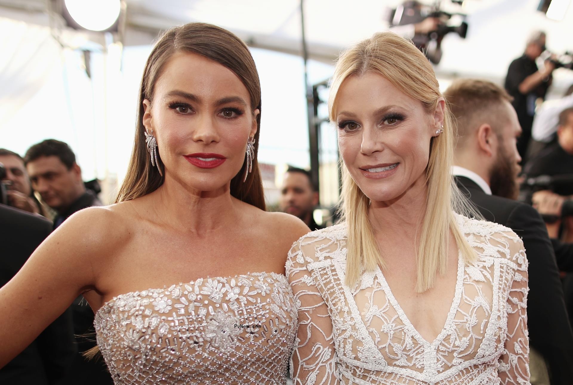 Julie Bowen Calls Out Press for Inventing a Rivalry With Sofía Vergara on ‘Modern Family’ Set: They ‘Pit Us Against Each Other Like We Hated Each Other’