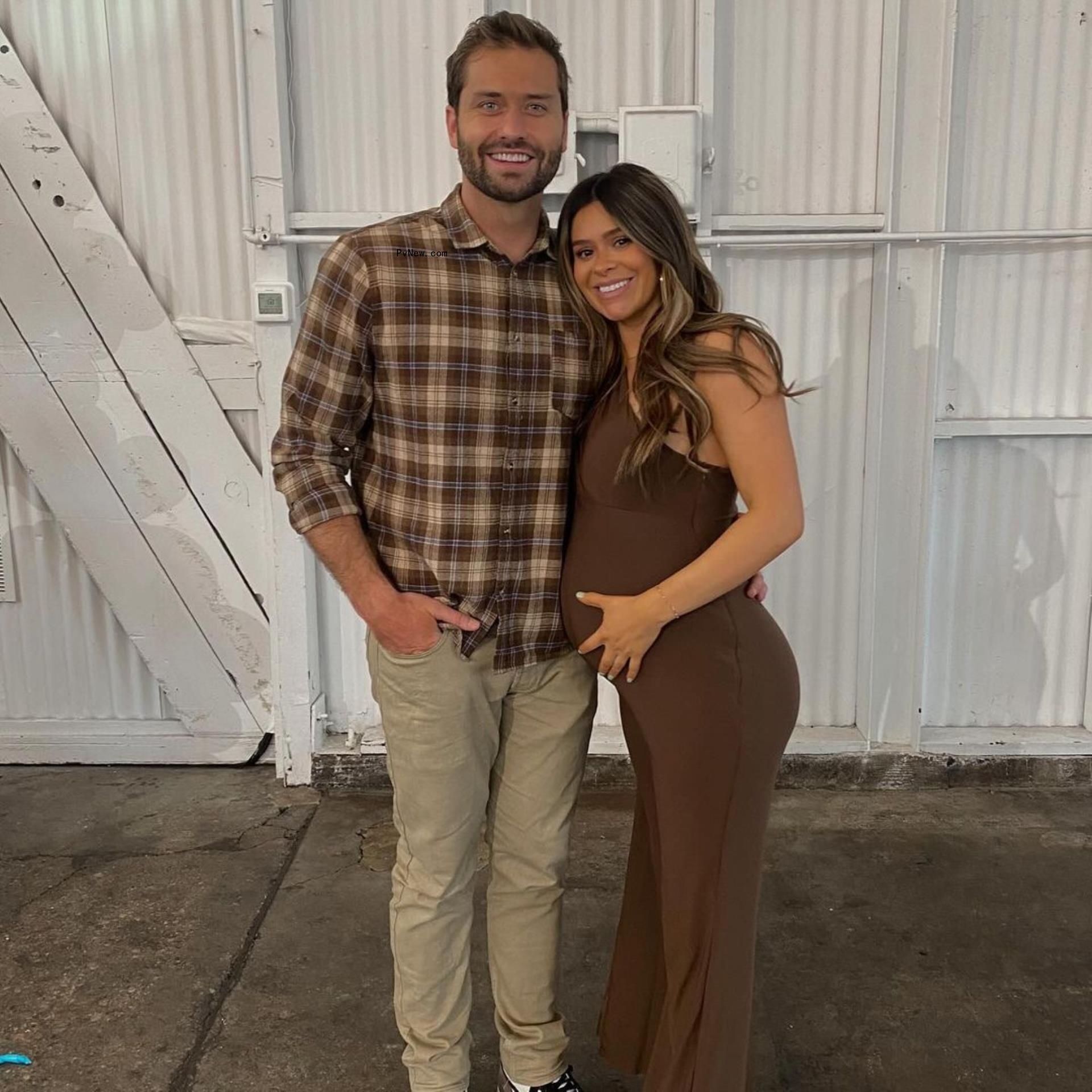 Pregnant Taylor Paul and Dakota Mortensen 