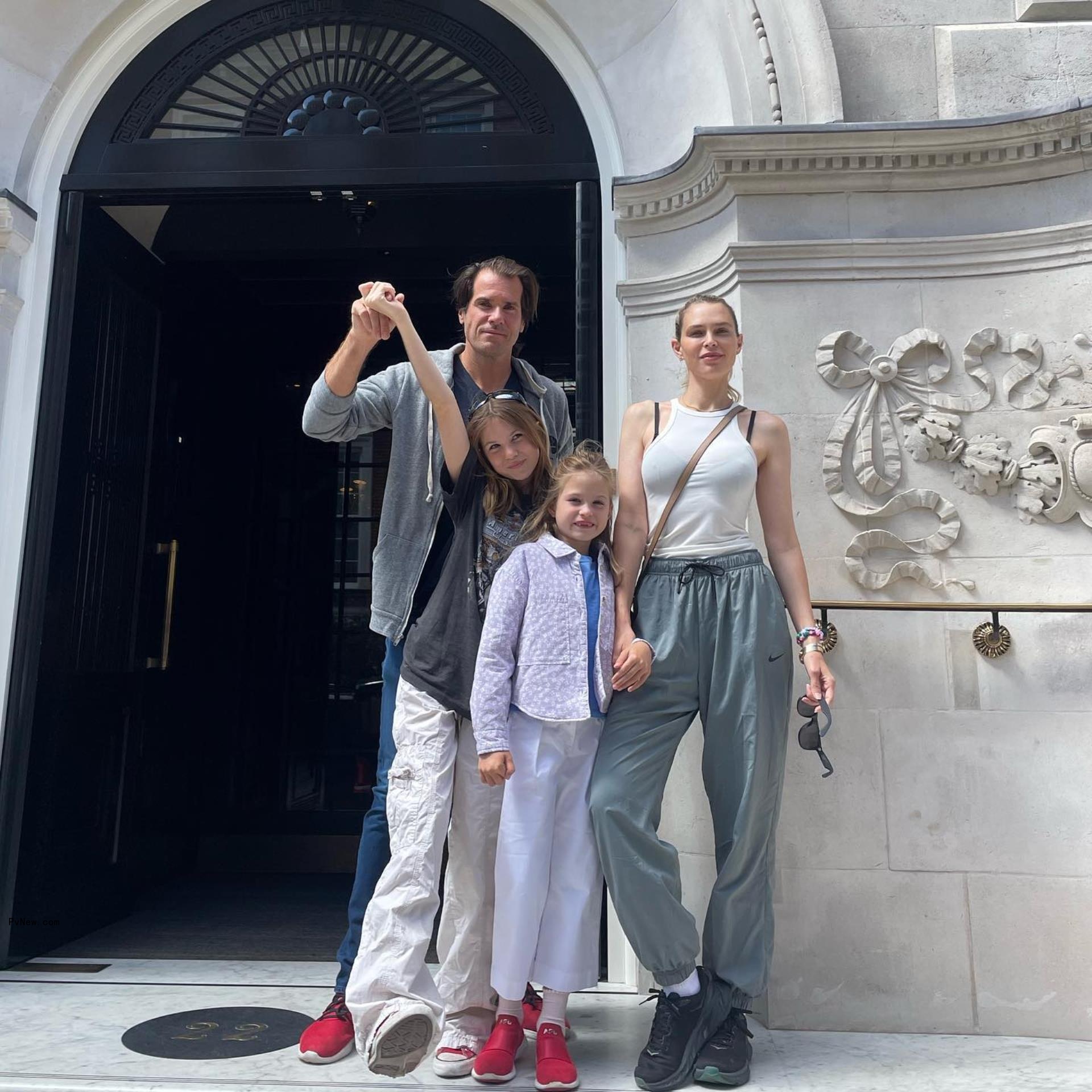 Erin and Sara Foster posing with their kids