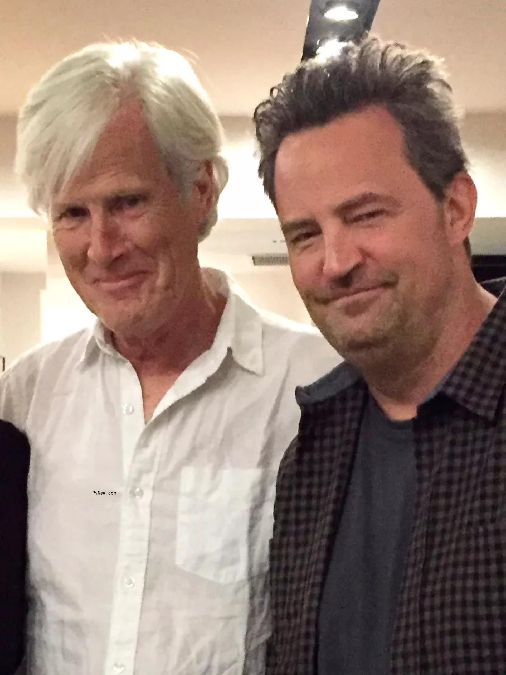 Keith Morrison and Matthew Perry pose together.