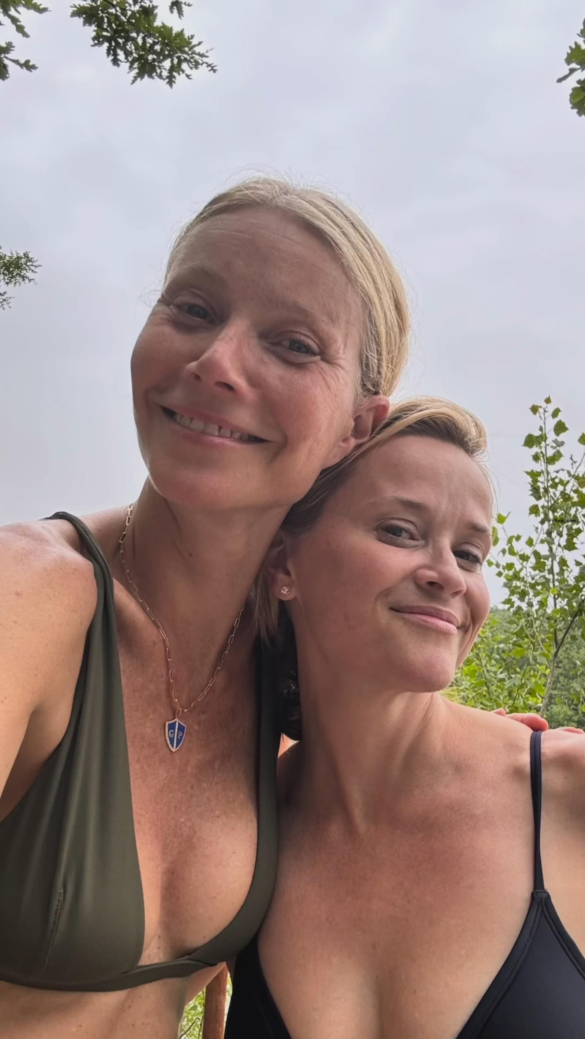 Gwyneth Paltrow in a selfie with Reese Witherspoon. 