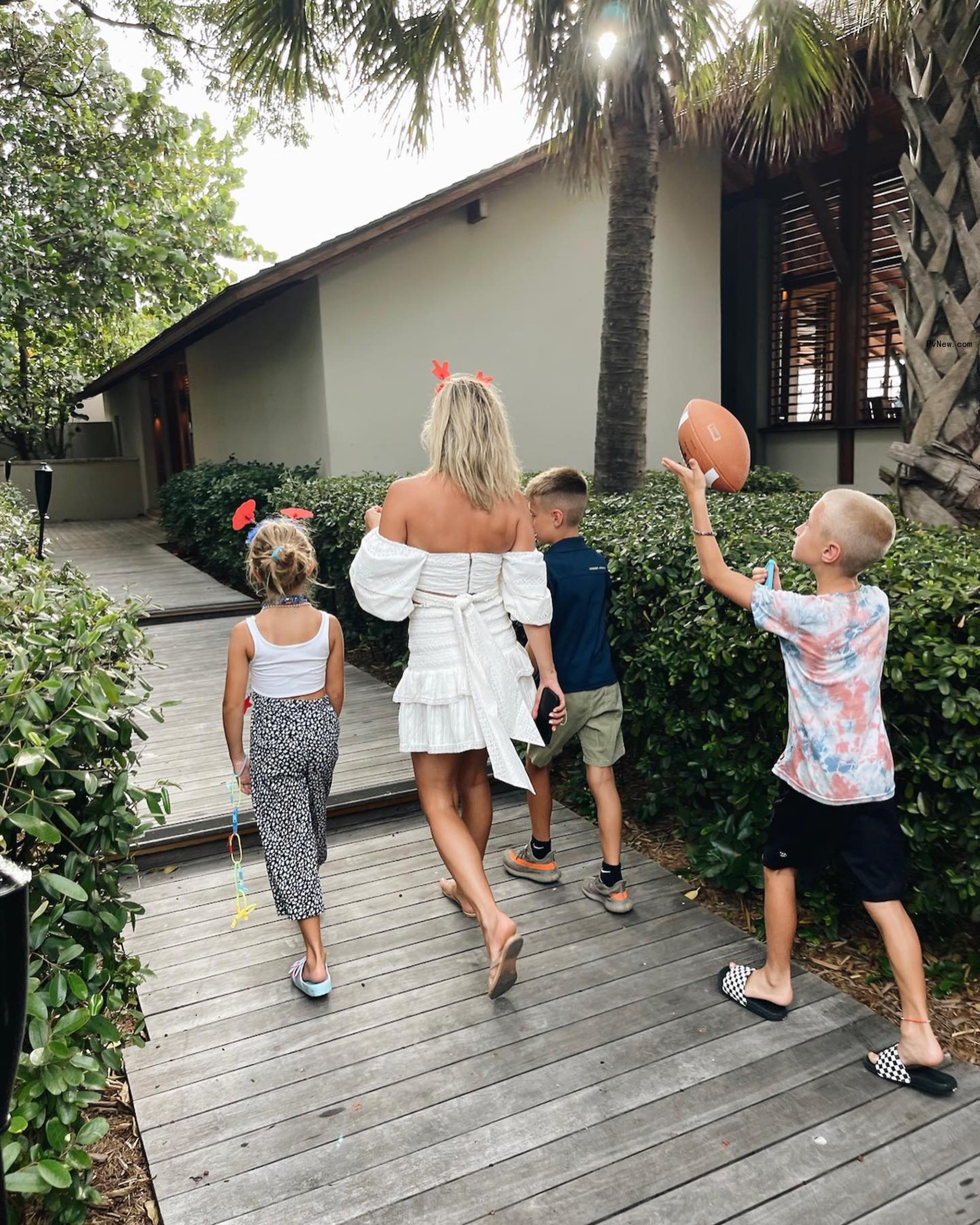 Kristin Cavallari posing with her kids.