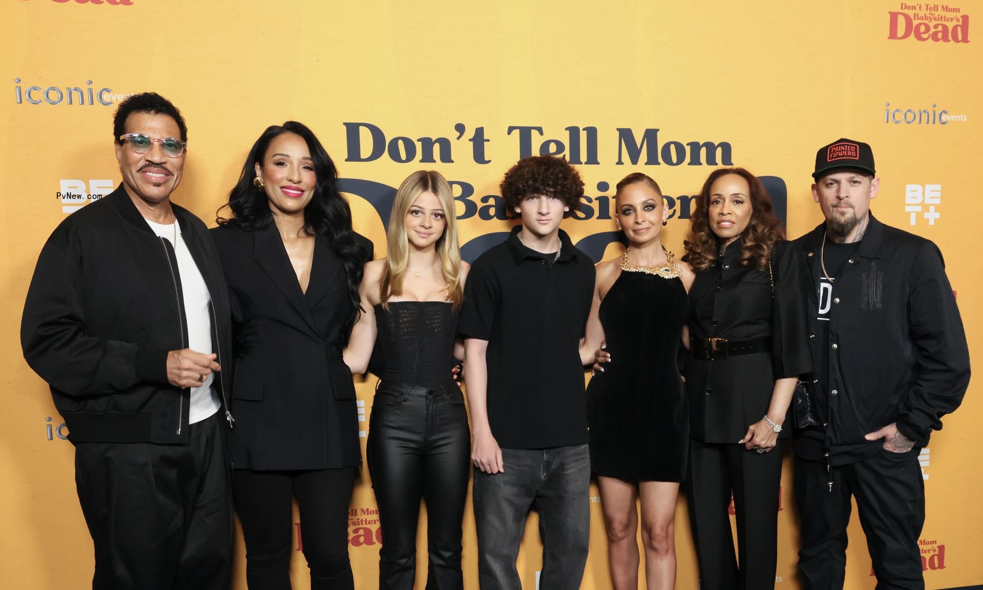 Lio<i></i>nel Richie, Lisa Parigi, Harlow Madden, Sparrow Madden, Nicole Richie, Brenda Harvey-Richie, and Joel Madden posing at a red carpet