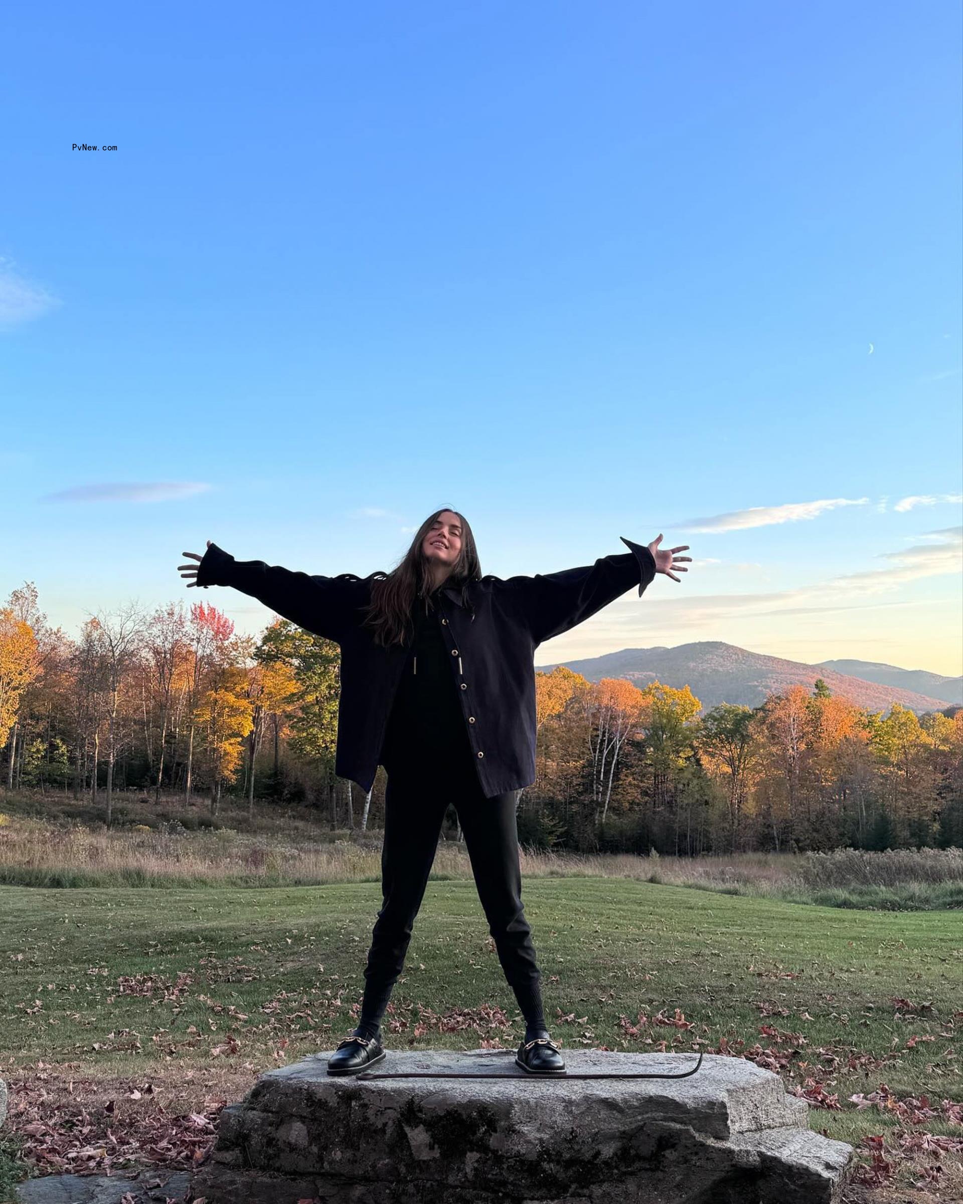 Ana de Armas in VErmont.