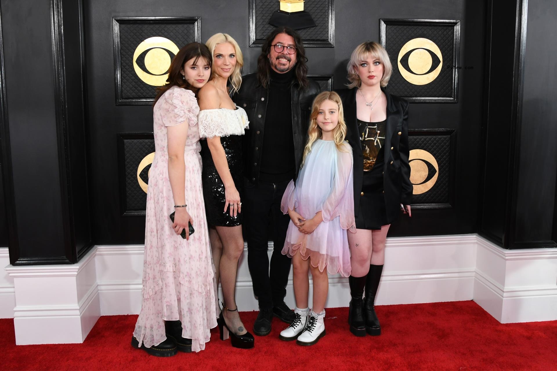 Dave Grohl, Jordyn Blum and their daughters, Violet, Harper, and Ophelia in 2023. 