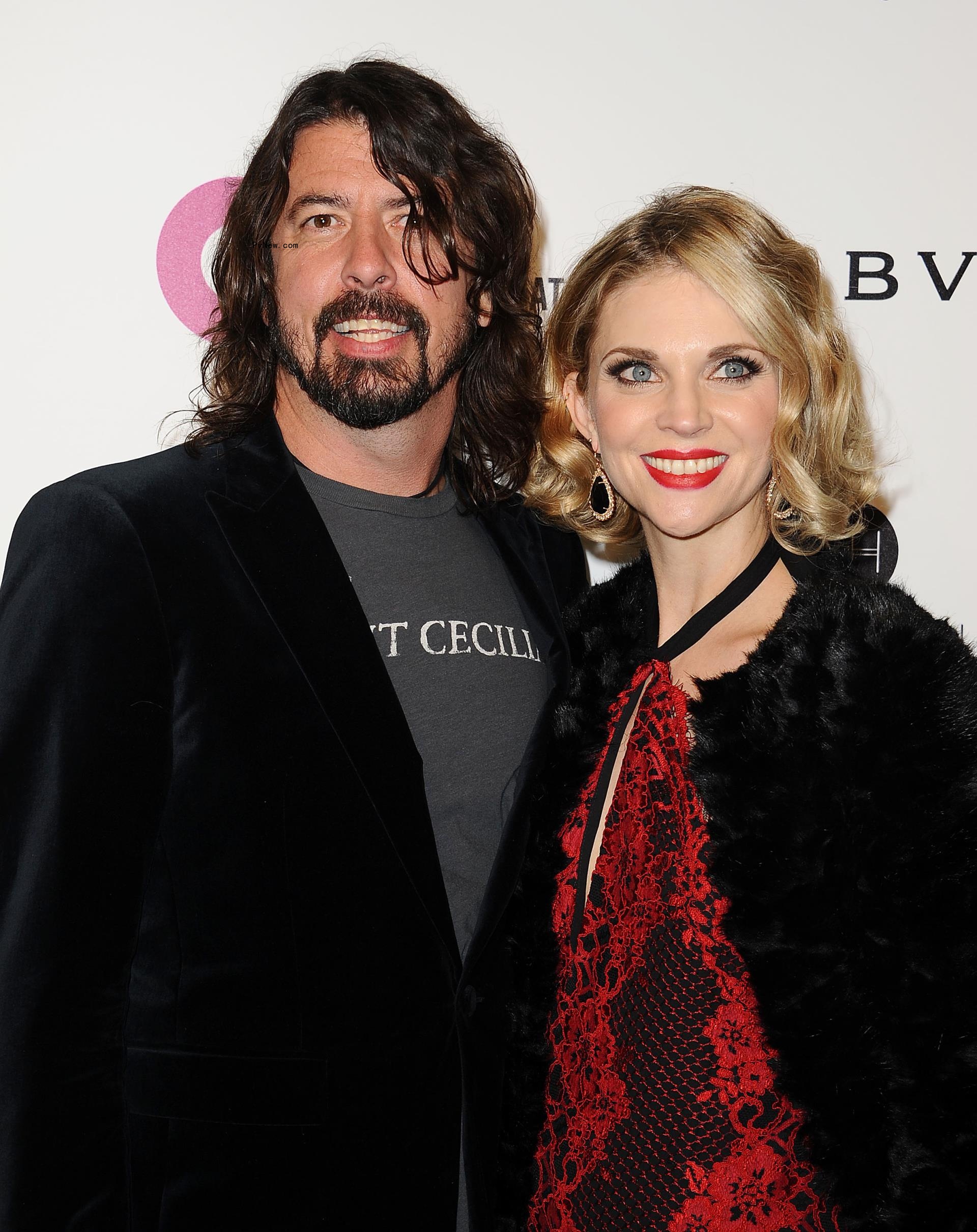 Dave Grohl and Jordyn Blum on a red carpet in 2016. 