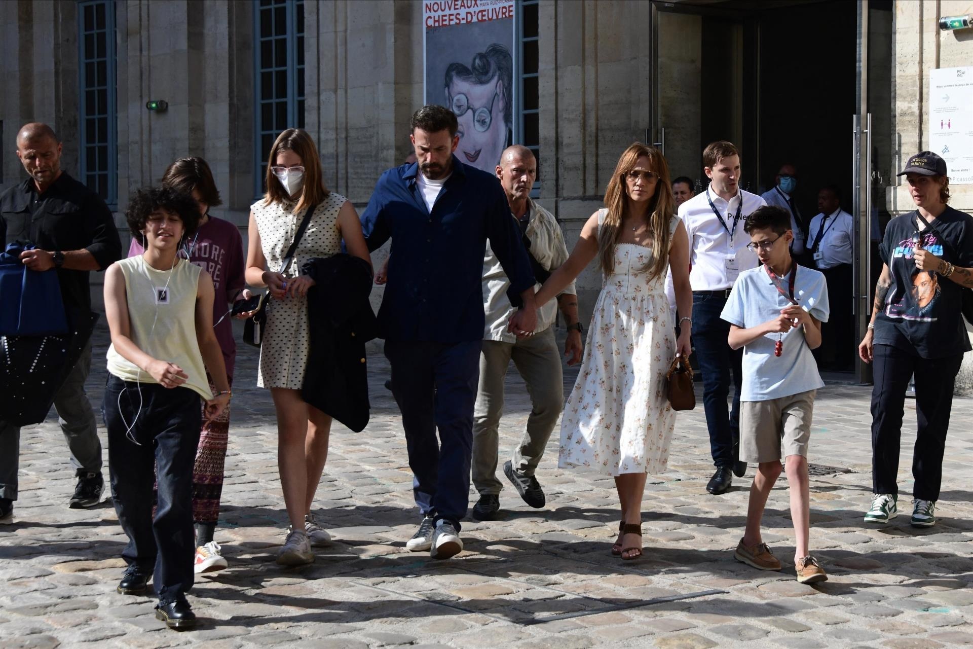 Ben Affleck and his wife Jennifer Affleck (Lopez) visited the Natio<i></i>nal Picasso Museum with their respective children Seraphina, Violet, Maximilian, and Emme during their ho<i></i>neymoon in Paris, France in July 2022.